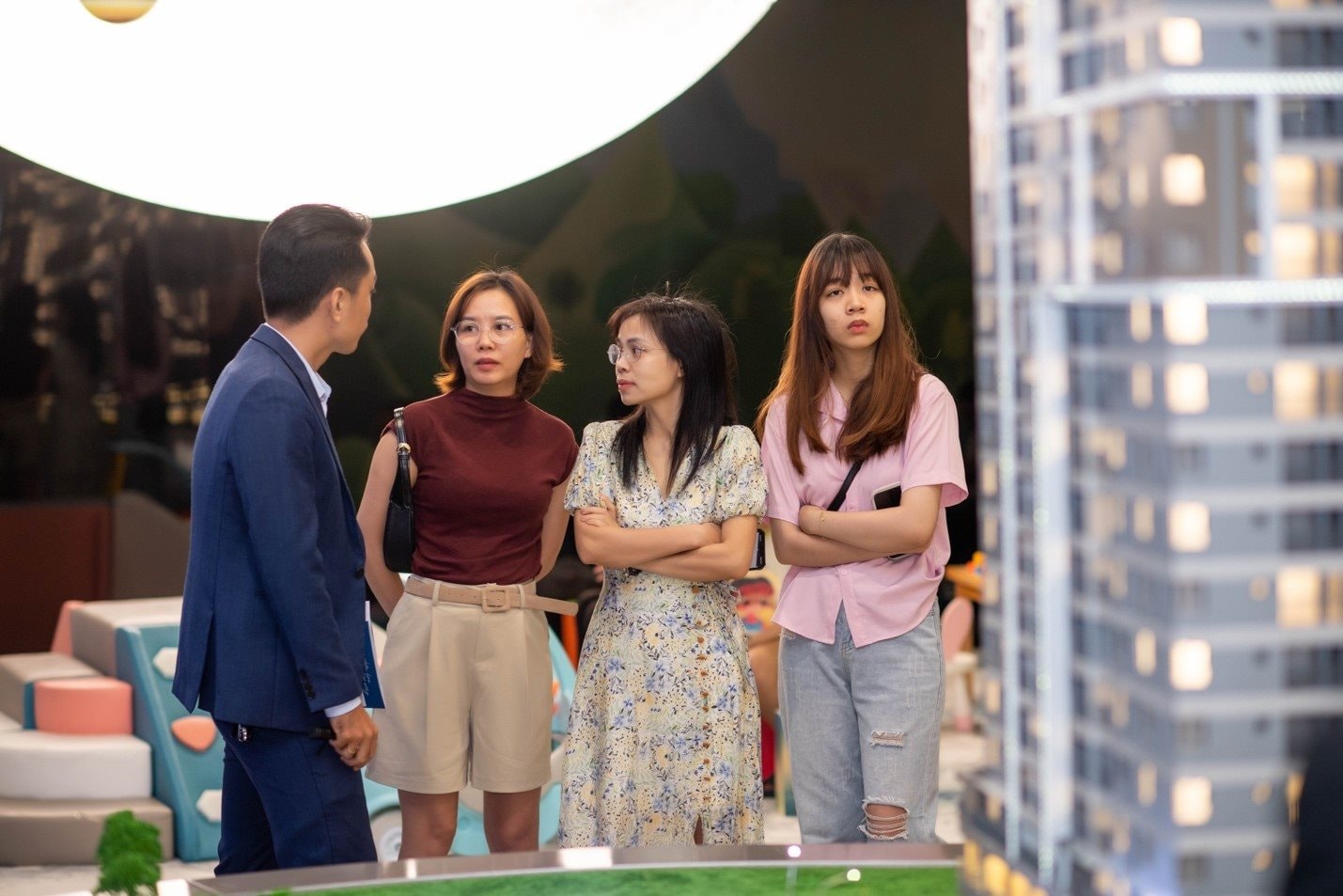 Giá căn hộ ở khu vực phía Nam tăng, mức giá từ 30-40 triệu đồng/m2 ngày càng hiếm- Ảnh 1.